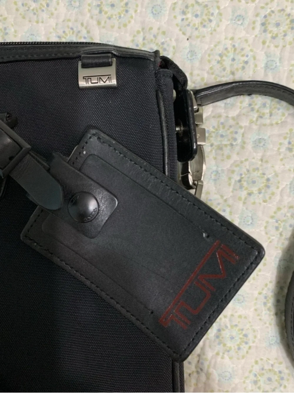 Tumi Black Shoulder Tote Bag Handles Red Lining ID Folk Laptop Zip